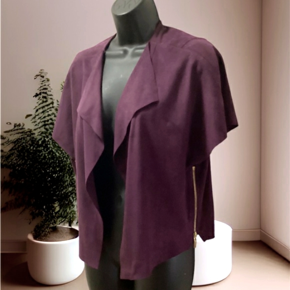 - CHICO'S SOFT SLEEVELESS JACKET